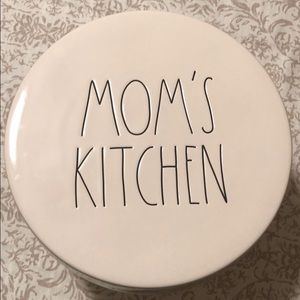 Rae Dunn cake stand (MOM’S KITCHEN)